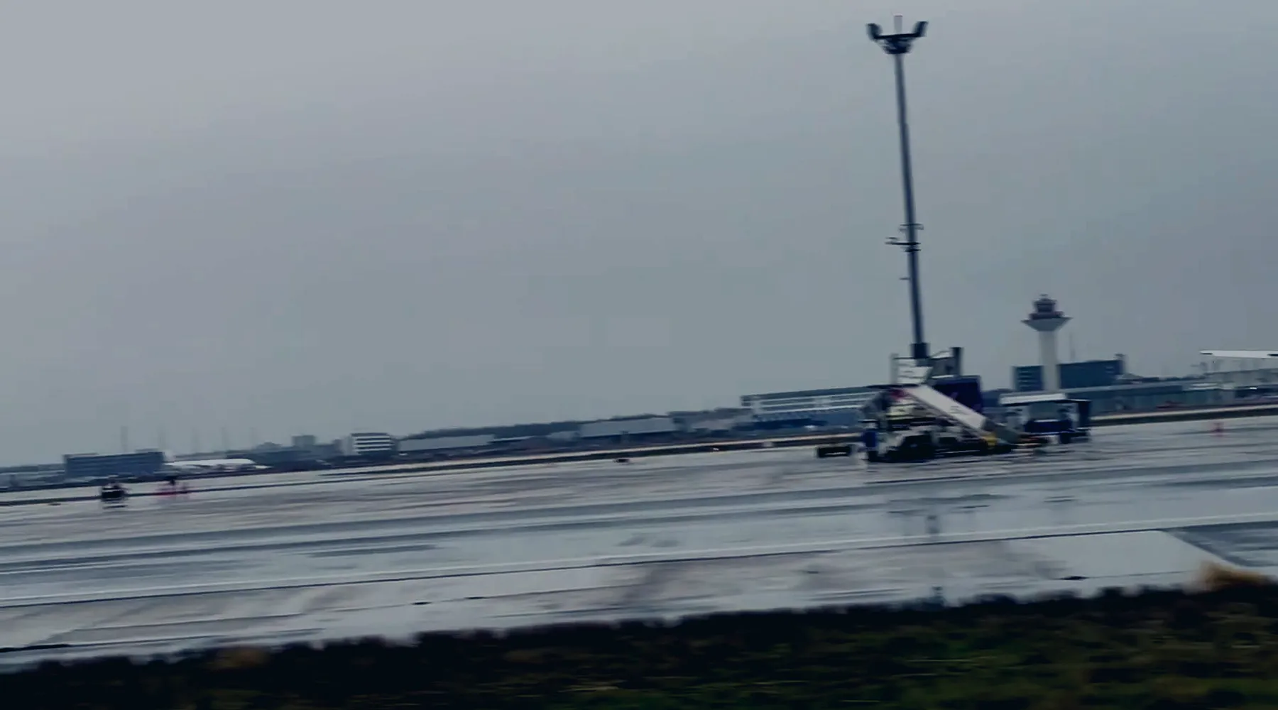 Flugzeug auf dem Vorfeld des Flughafens Frankfurt